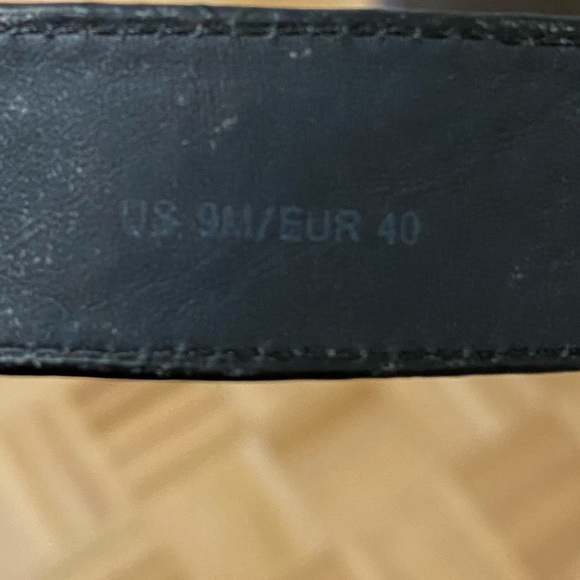 Vince Sawyer Snakeskin Leather Flat Sandals - Picture 10 of 10